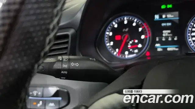 Hyundai Veloster 2021 — Şəkil 18/33