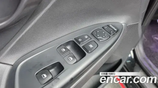 Hyundai Veloster 2021 — Şəkil 11/33
