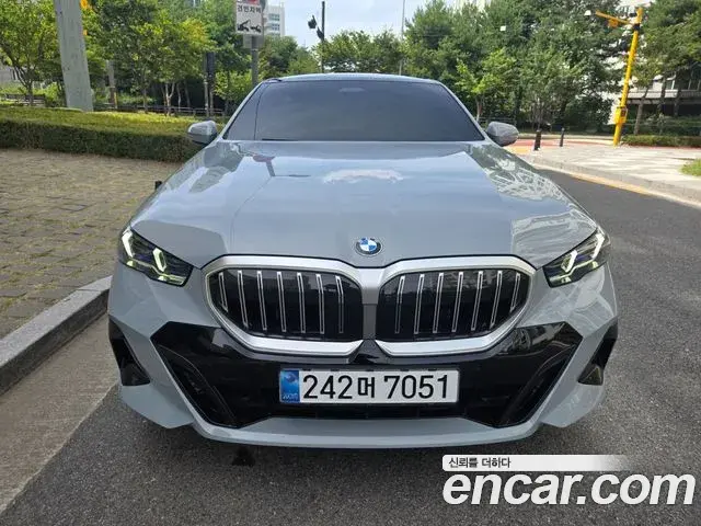 BMW 5 Series 2025 — Фото 9/20