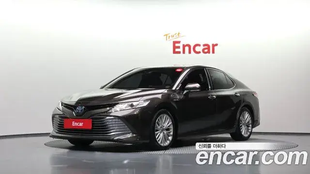 Toyota Camry 2018 — Şəkil 13/20