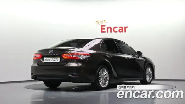 Toyota Camry 2018 — Şəkil 2/20
