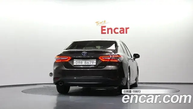 Toyota Camry 2018 — Şəkil 7/20