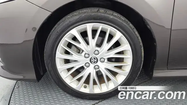 Toyota Camry 2018 — Şəkil 12/20