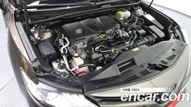 Toyota Camry 2018 — Şəkil 10/20