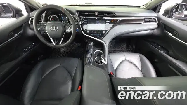 Toyota Camry 2018 — Şəkil 14/20