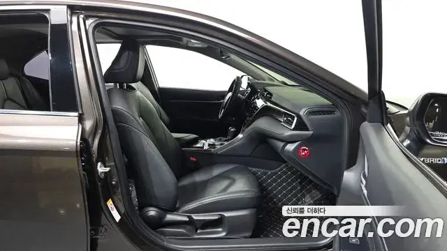 Toyota Camry 2018 — Şəkil 8/20