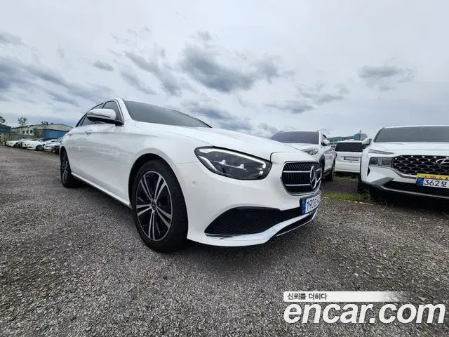 Mercedes-Benz E-Class 2021 — ფოტო 8/18