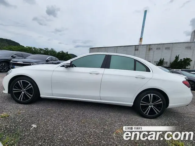 Mercedes-Benz E-Class 2021 — ფოტო 1/18