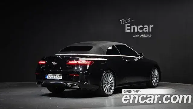 Mercedes-Benz E-Class 2023 — ფოტო 30/32