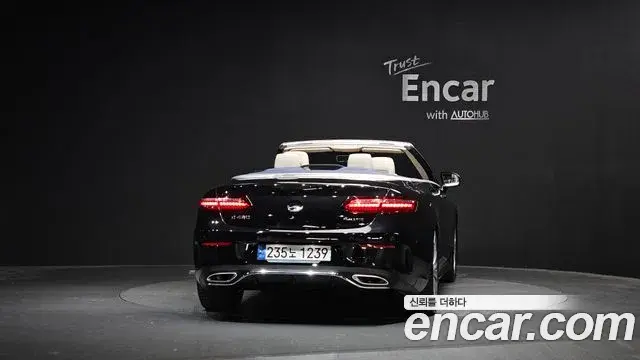 Mercedes-Benz E-Class 2023 — ფოტო 31/32