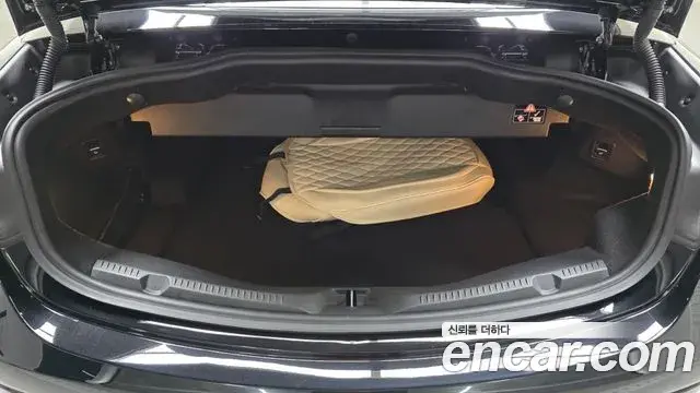 Mercedes-Benz E-Class 2023 — ფოტო 27/32