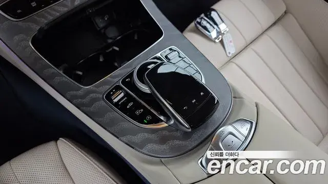 Mercedes-Benz E-Class 2023 — ფოტო 11/32