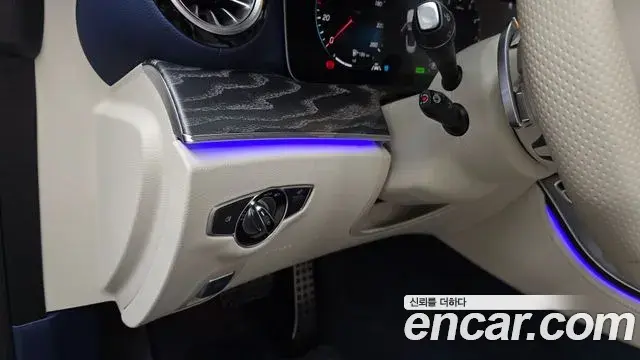 Mercedes-Benz E-Class 2023 — ფოტო 22/32