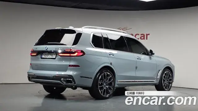 BMW X7 2023 — Фото 2/20