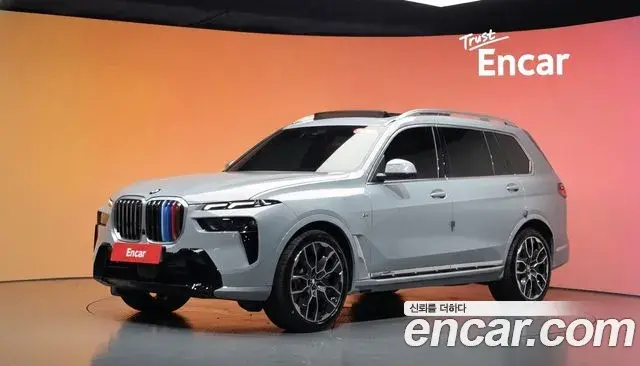 BMW X7 2023 — Фото 1/20