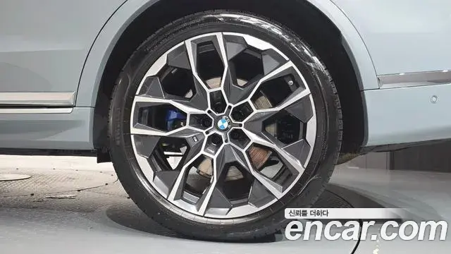 BMW X7 2023 — ფოტო 27/38