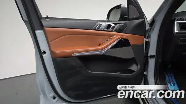 BMW X7 2023 — ფოტო 11/38