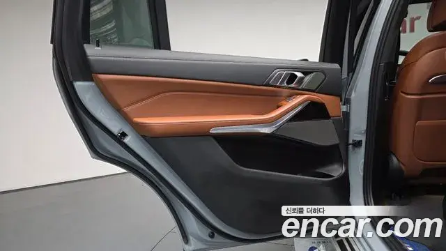 BMW X7 2023 — ფოტო 24/38