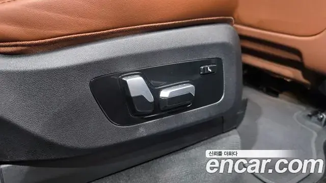 BMW X7 2023 — ფოტო 23/38