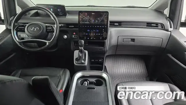 Hyundai Staria 2022 — Фото 6/20