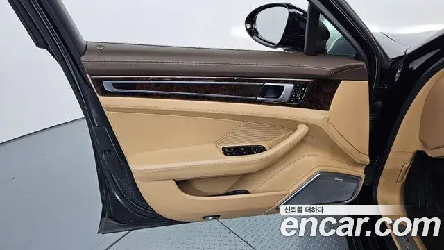 Porsche Panamera 2018 — Şəkil 7/32