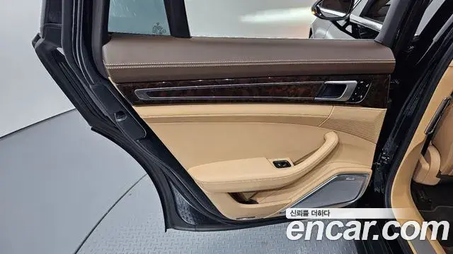 Porsche Panamera 2018 — Şəkil 13/32