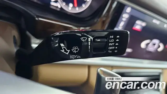 Porsche Panamera 2018 — Şəkil 22/32