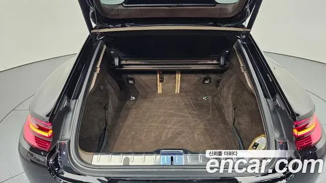 Porsche Panamera 2018 — Şəkil 25/32