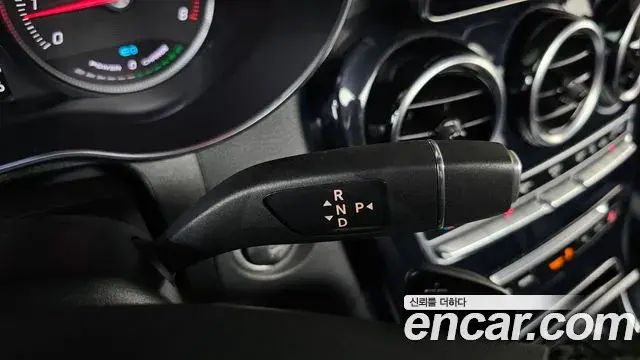 Mercedes-Benz GLC-Class 2018 — Photo 3/38