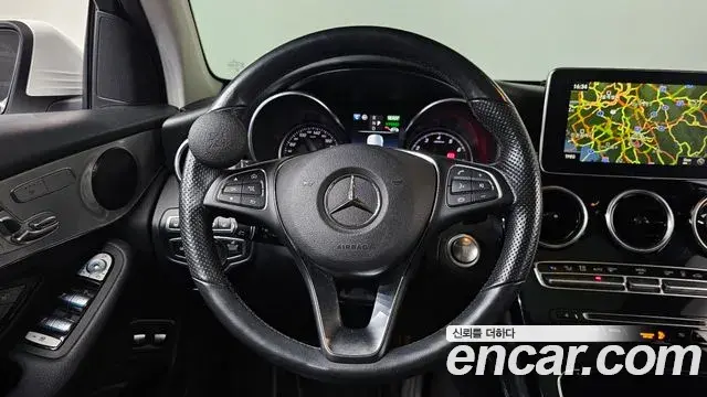 Mercedes-Benz GLC-Class 2018 — Photo 24/38
