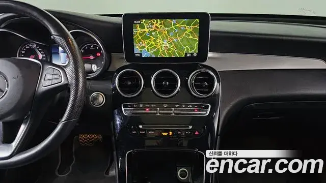 Mercedes-Benz GLC-Class 2018 — Photo 19/38