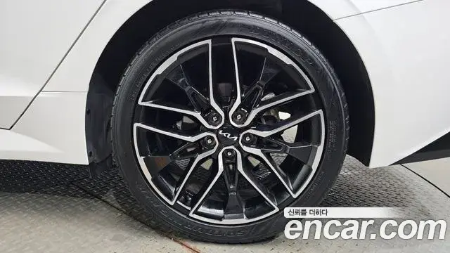 Kia K5 2023 — Photo 20/34