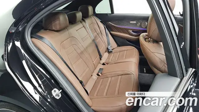 Mercedes-Benz E-Class 2023 — Фото 11/20
