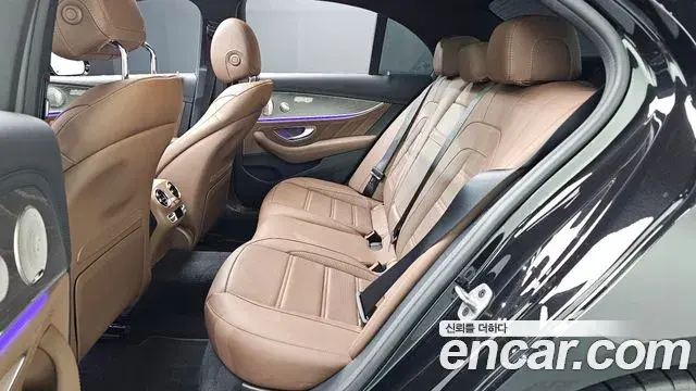 Mercedes-Benz E-Class 2023 — Фото 12/20