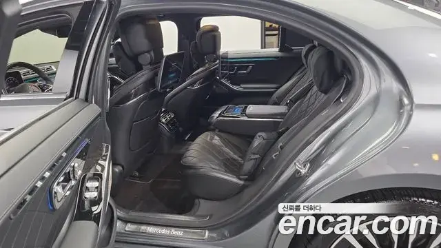 Mercedes-Benz S-Class 2021 — Photo 17/36