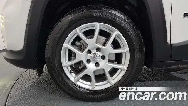 Jeep Renegade 2020 — Şəkil 31/33