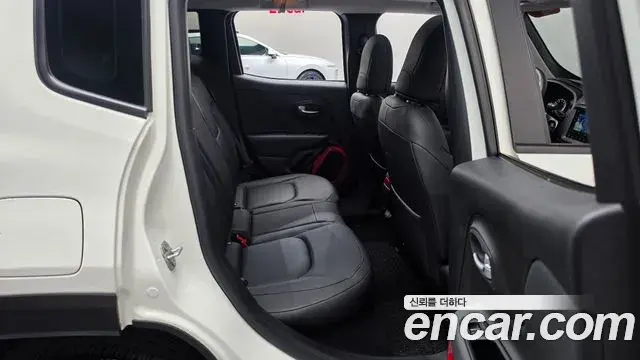 Jeep Renegade 2020 — Şəkil 22/33