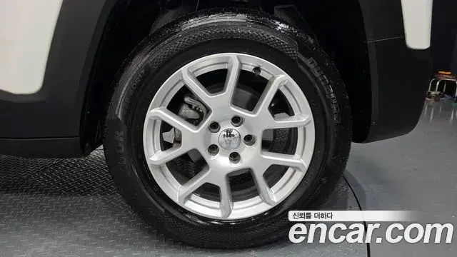 Jeep Renegade 2020 — Şəkil 26/33
