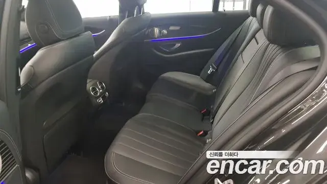 Mercedes-Benz E-Class 2023 — Фото 9/17