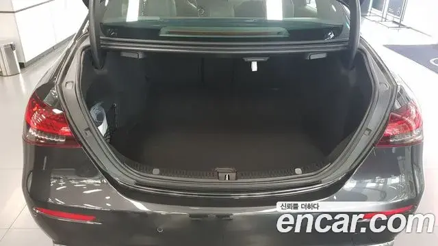 Mercedes-Benz E-Class 2023 — Фото 11/17