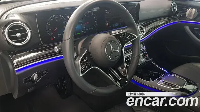 Mercedes-Benz E-Class 2023 — Фото 13/17