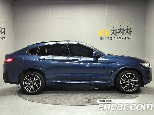 BMW X4 2022 — Photo 8/20
