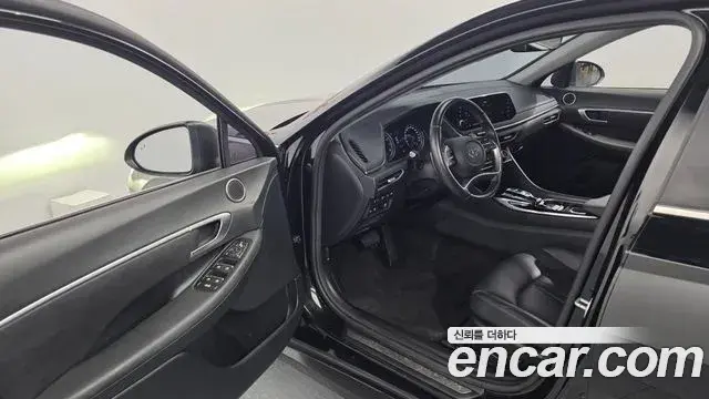 Hyundai Sonata 2021 — Фото 8/20