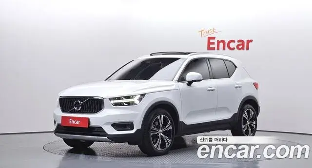 Volvo XC40 2021 — ფოტო 7/20