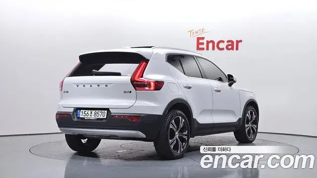 Volvo XC40 2021 — ფოტო 2/20