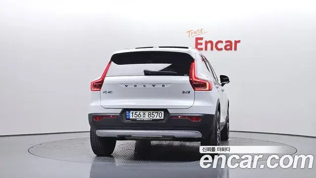 Volvo XC40 2021 — ფოტო 15/20