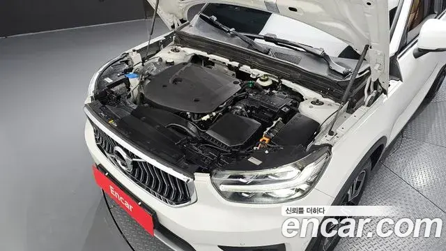 Volvo XC40 2021 — ფოტო 16/20
