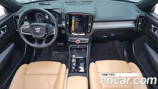 Volvo XC40 2021 — ფოტო 12/20