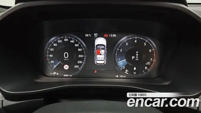 Volvo XC40 2021 — ფოტო 19/20