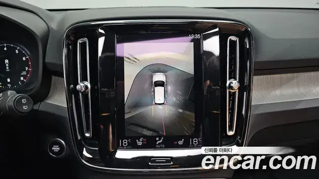 Volvo XC40 2021 — ფოტო 4/20